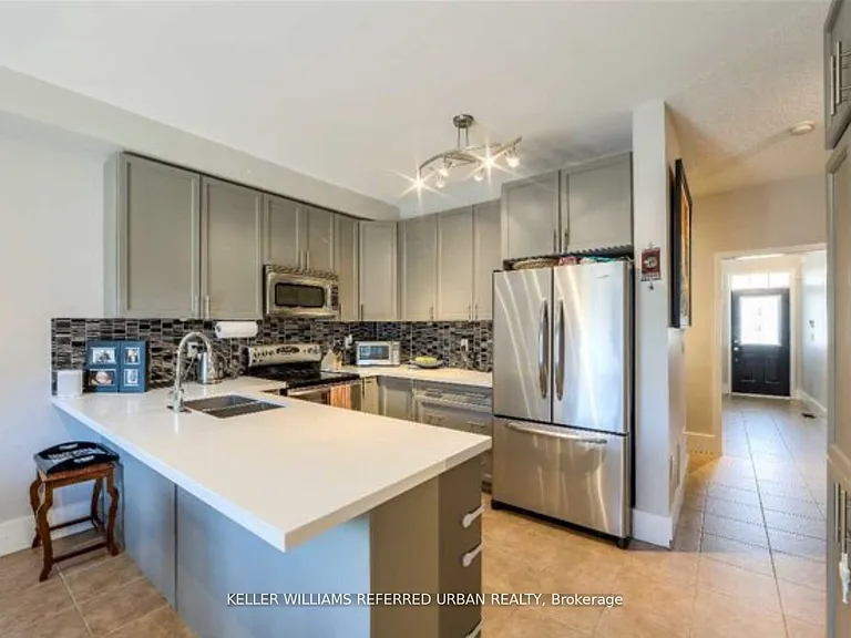 118 Earlsbridge Blvd S — Photo 5
