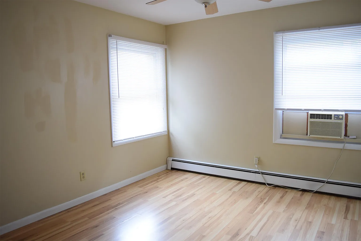 506 W Healey St APT 1 photo 1