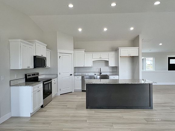 3rd image of 4449 York Blvd