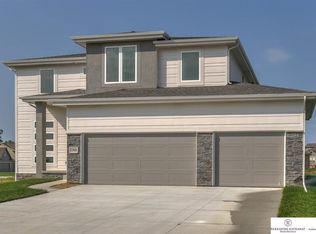 17106 Potter St, Bennington, NE 68007