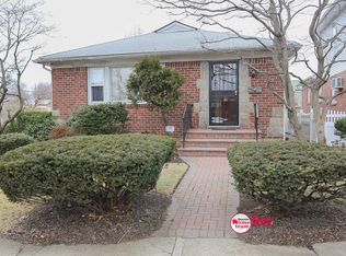 25503 87th Dr, Floral Park, NY 11001
