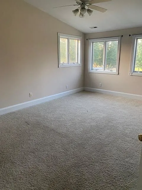 3 bed, 2.0 bath, 2100 sqft, $1,900 — Photo 2