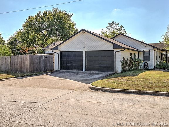 4th image of 703 S Lakewood Ave E