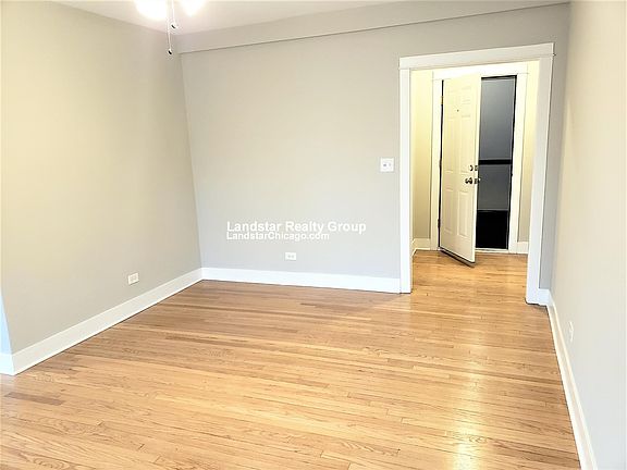 4th image of 2341 W Ainslie St APT 2