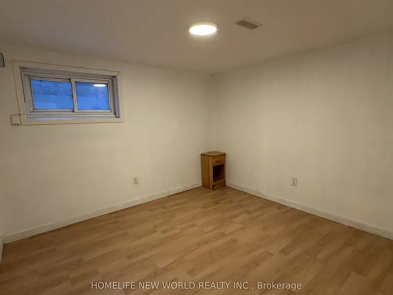 135 Pineway Blvd #LOWER LEVEL — Photo 9