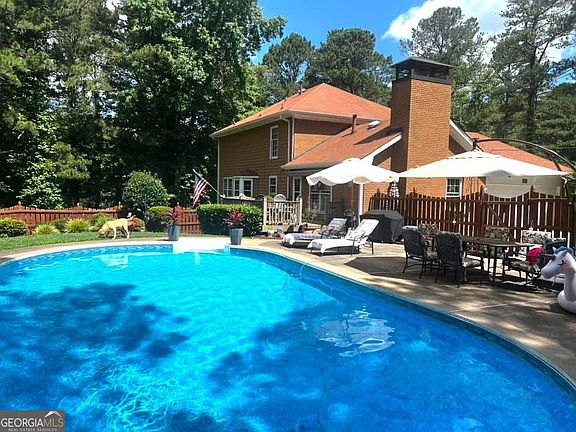 3rd image of 254 Graves Rd