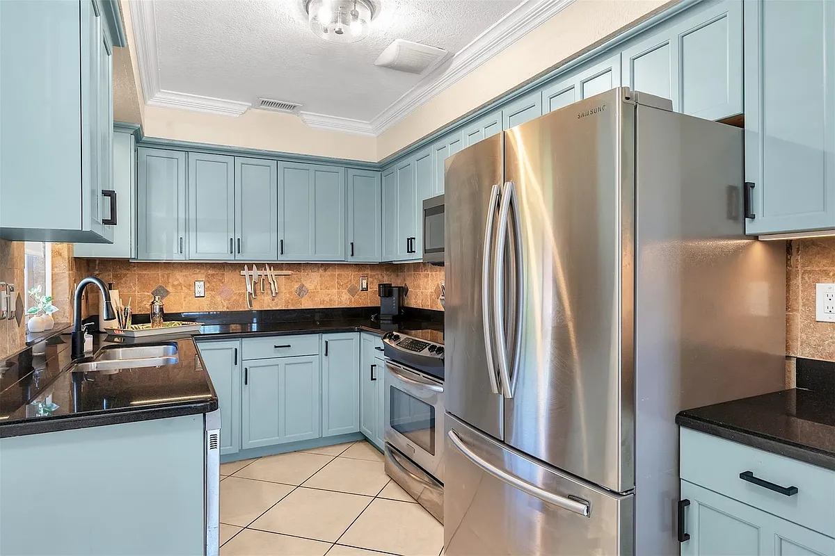 Building Photo - 3221 Seaward Dr