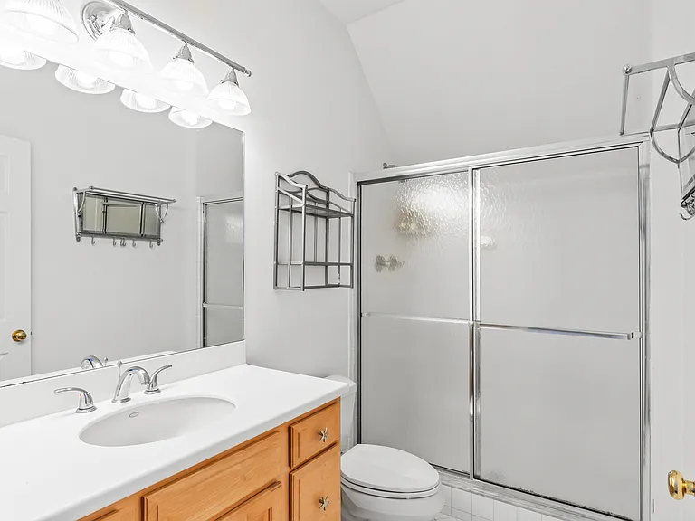 2nd bathroom