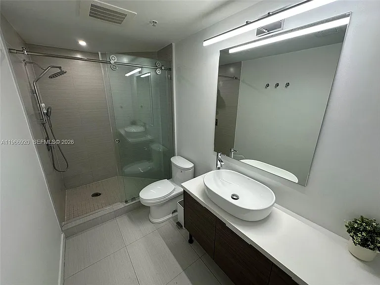1010 SW 2nd Ave #1208 — Photo 8