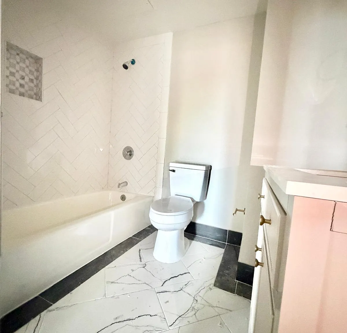 1 bed, 850 sqft, $1,875 — Photo 3
