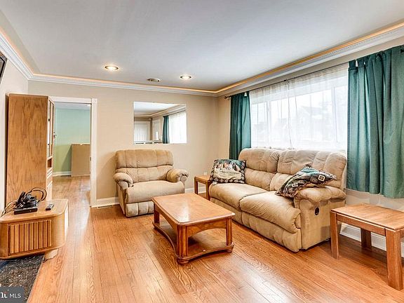 4th image of 2318 Chestnut Hill Ave