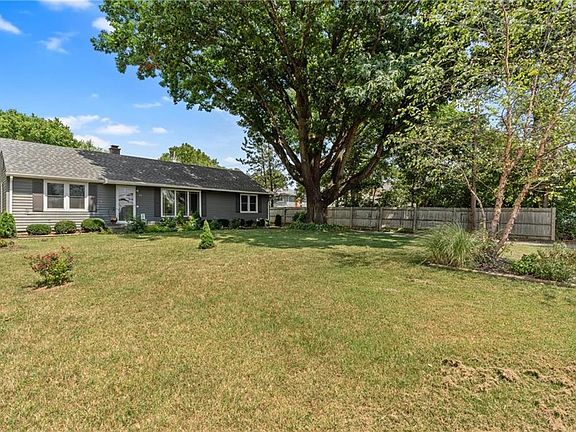 3rd image of 112 S Village Dr