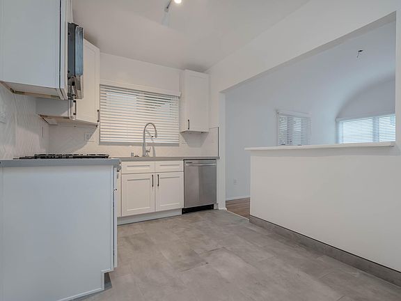 2nd image of 640 Santa Clara Ave APT 8