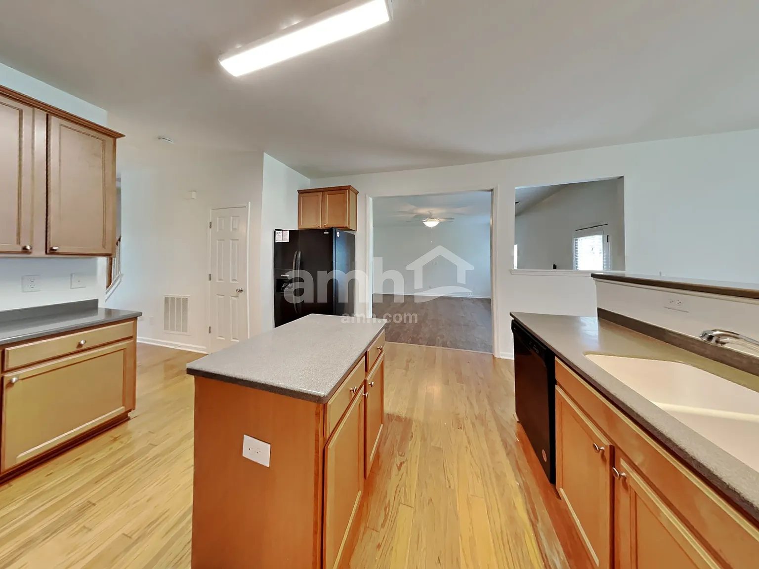 4 bed, 2.5 bath, 2837 sqft, $2,630 — Photo 4