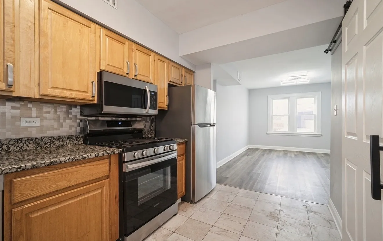2 bed, 875 sqft, $1,600 — Photo 4