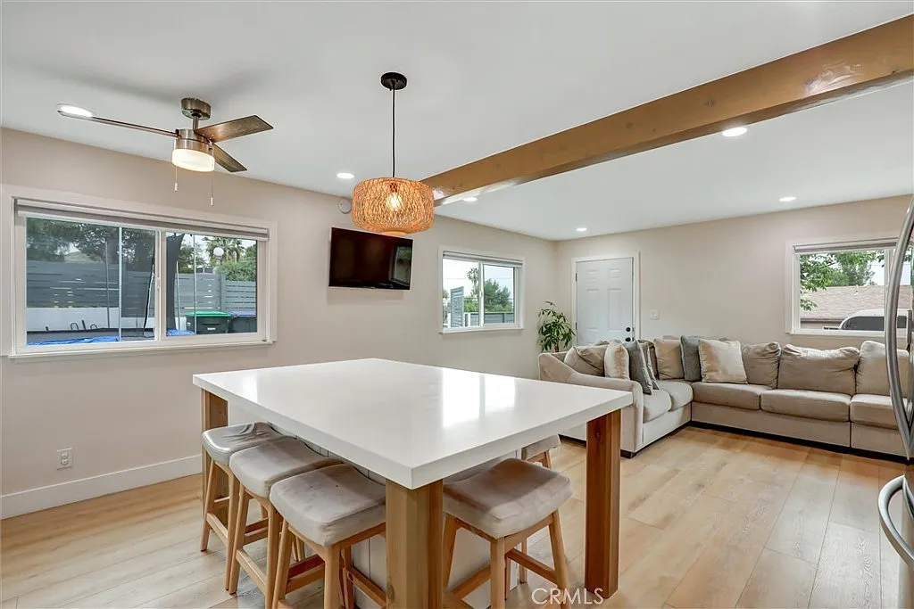 2 bed, 864 sqft, $2,495 — Photo 4