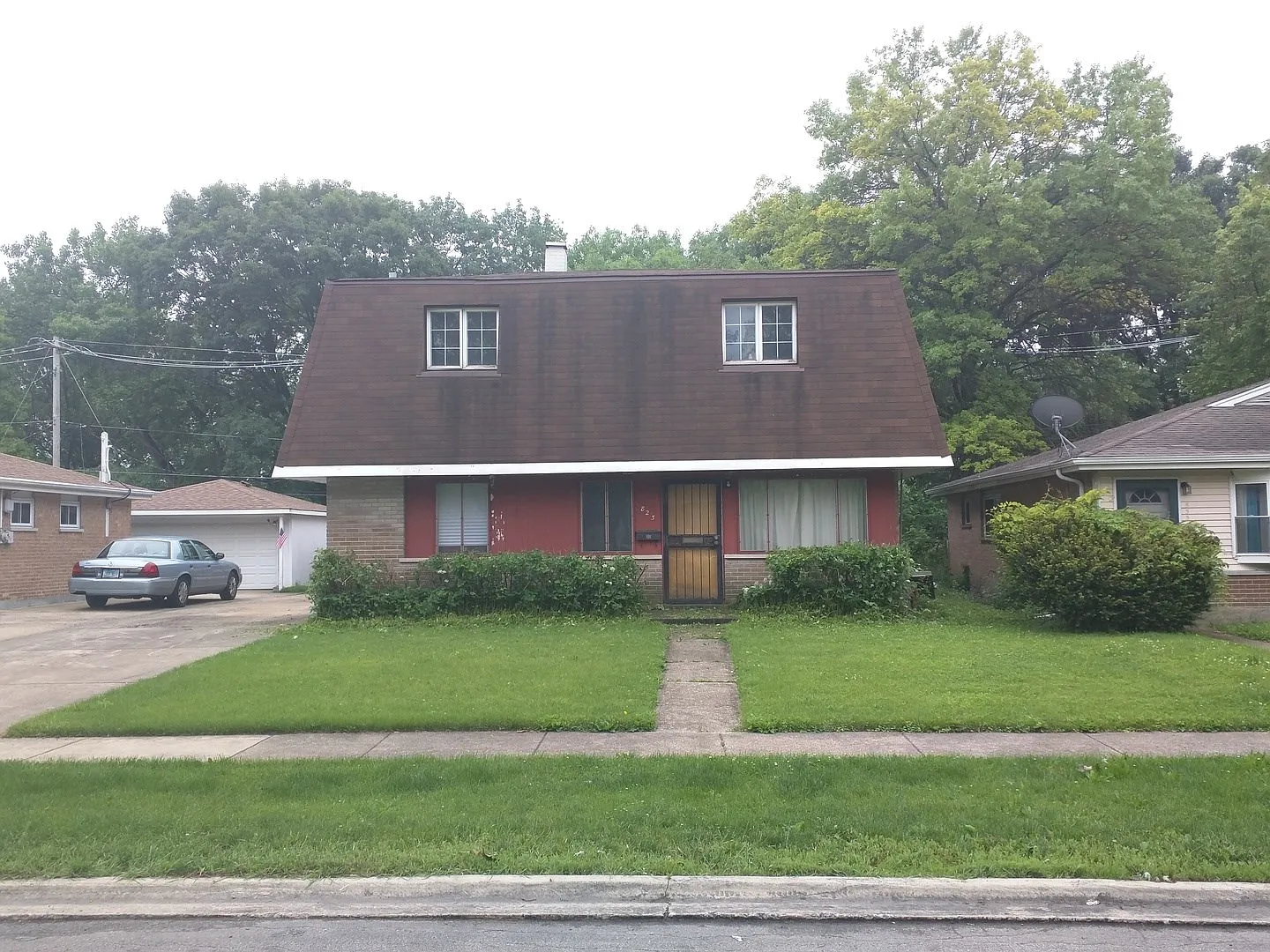 823 163rd St photo 1