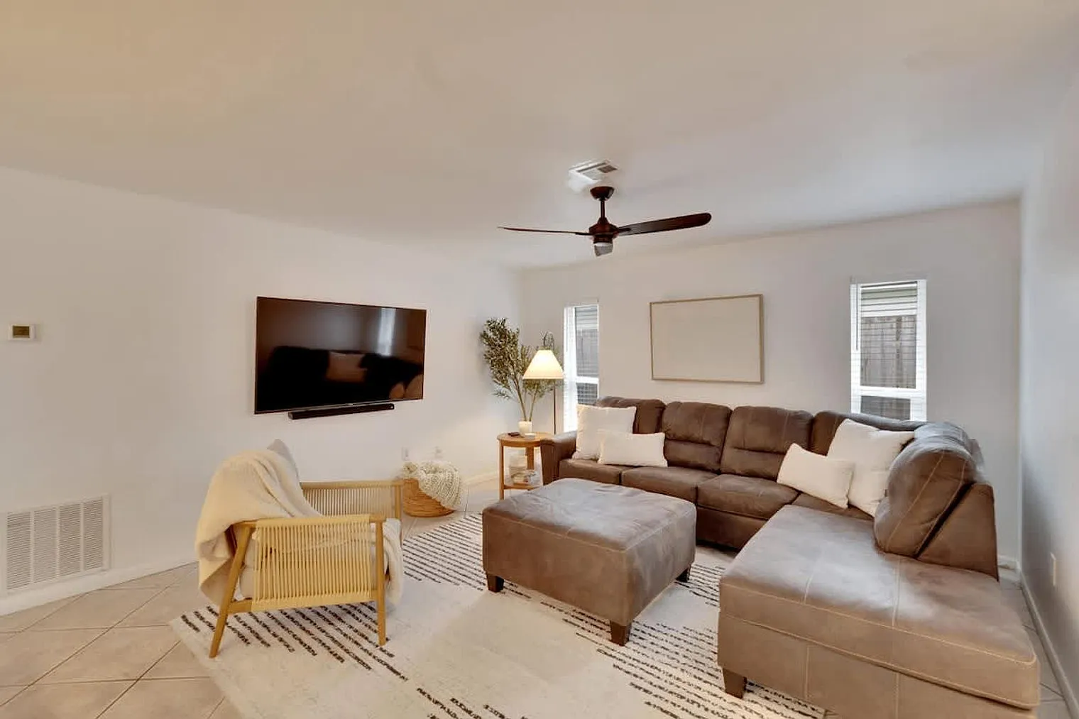 3 bed, 2.0 bath, $7,630 — Photo 1