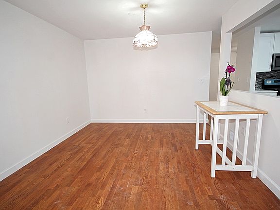 2nd image of 190 Bay 41st St #2