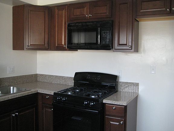 2nd image of 5150 Woodman Ave #10