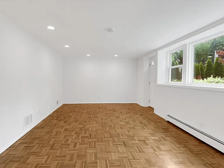 118 Van Etten Blvd — Photo 28