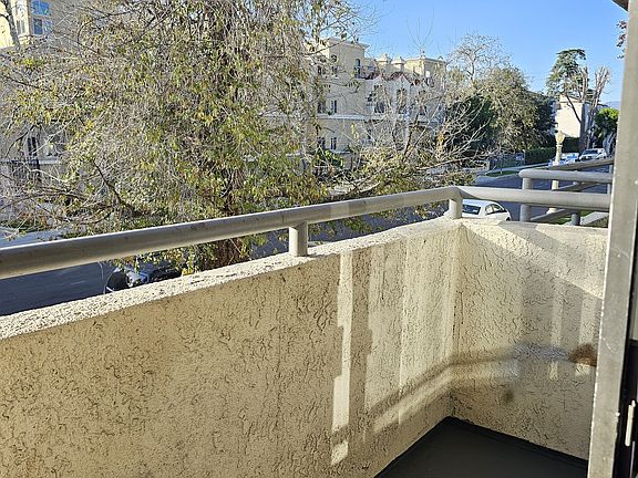 4th image of 5718 Camellia Ave APT 101