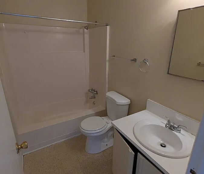 10 Holly Ct #G — Photo 7