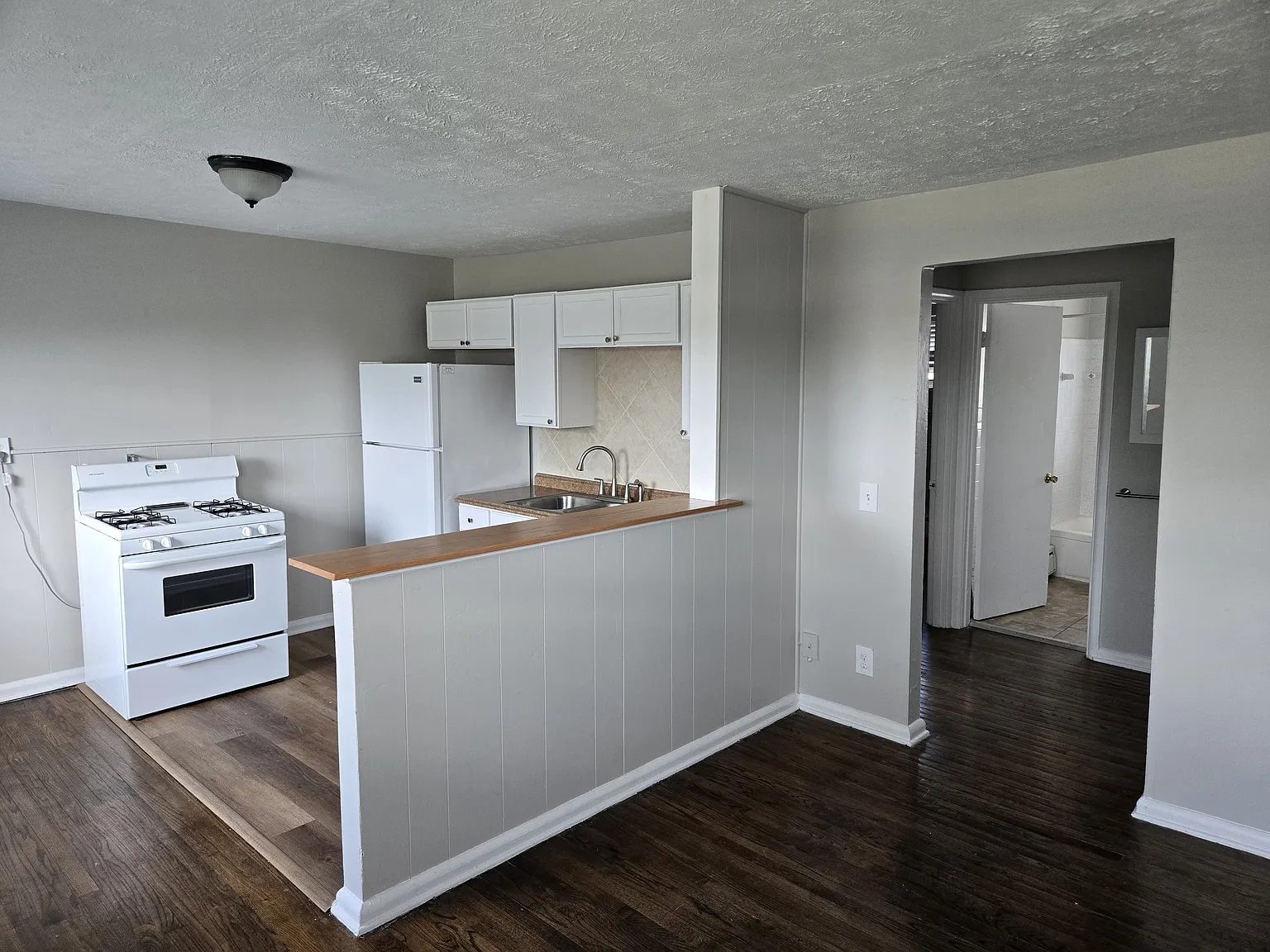 2 bed, 950 sqft, $1,375 — Photo 3