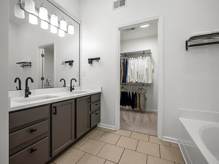 4016 Kenesaw Dr — Photo 32