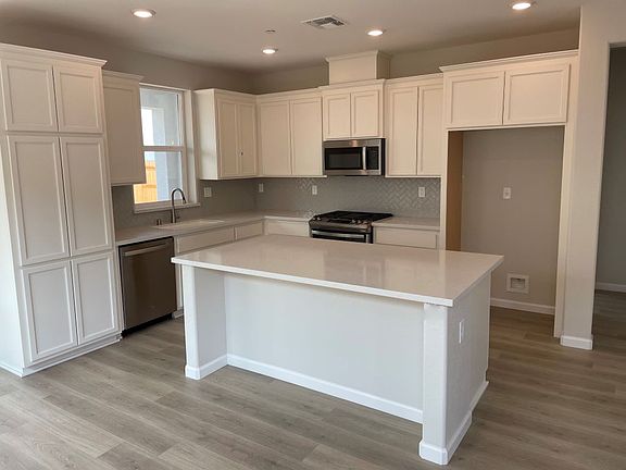2nd image of 612 Tower Ct
