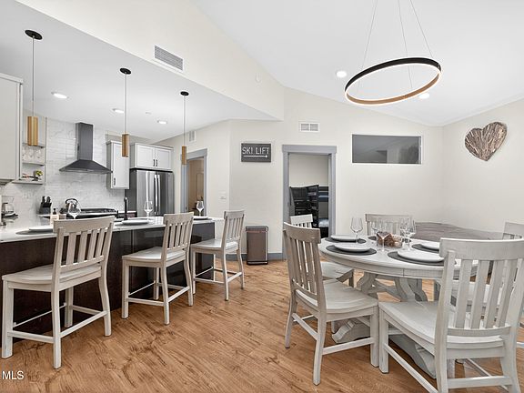 5th image of 144 SKI IDLEWILD Road #2404