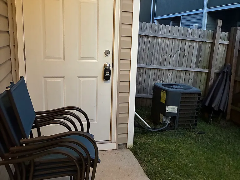 139 Hunters Grove Dr — Photo 16