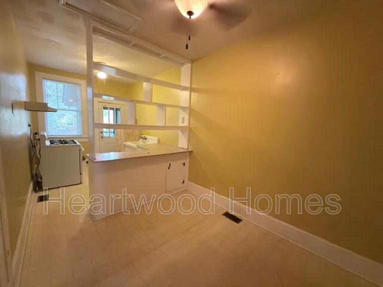 1408 Victoria St — Photo 19
