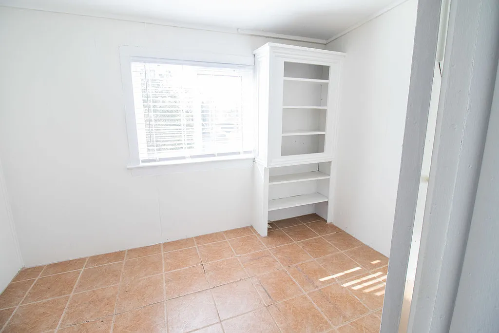 109 Niagara St - 1 — Photo 3