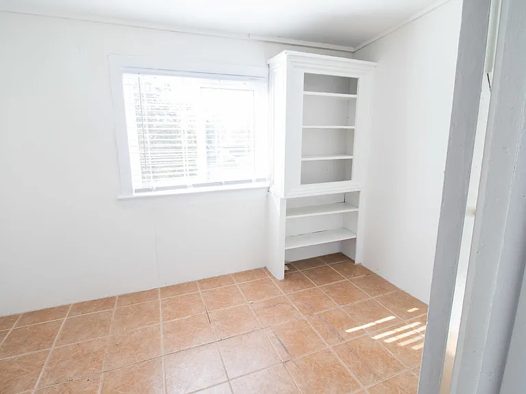 109 Niagara St #1 — Photo 3