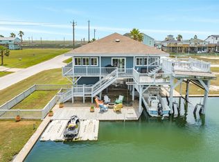 202 Schooner Dr, Freeport, TX 77541