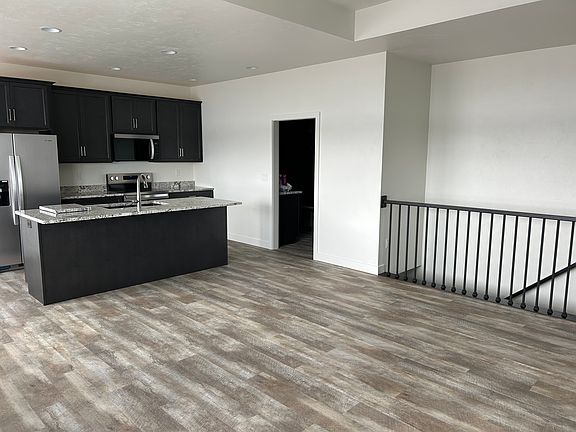 2nd image of W1957 Park Ave