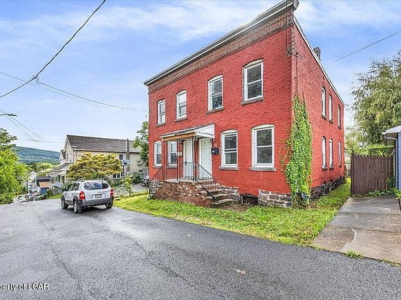 2nd image of 27-29 Oakwood Ln