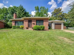 10023 Coventry Ln, Saint Louis, MO 63123