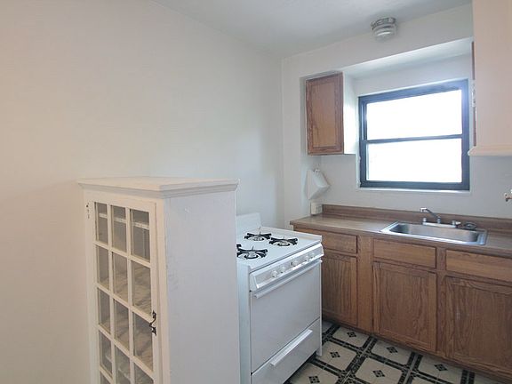 4th image of 7915 Saint Lawrence Ave #7