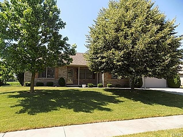 1st image of 613 Magnolia Dr
