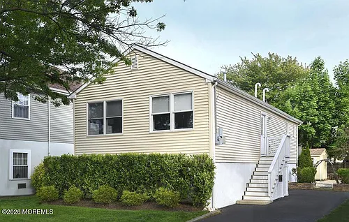 18 Meadowbrook Ave Photo 1