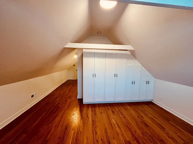 2306 N Hoyne Ave — Photo 12