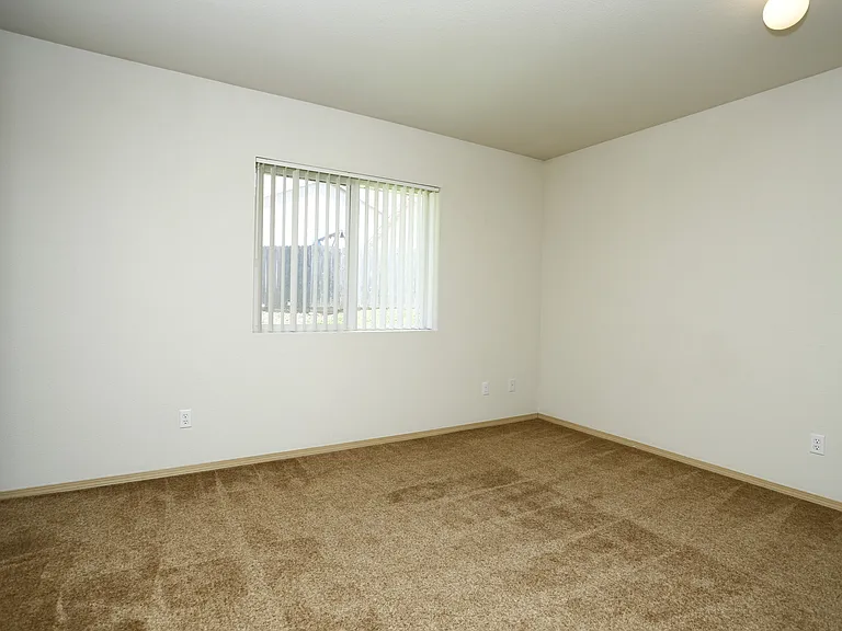 Gateway Village Apartments — Photo 13