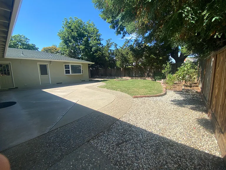 4653 Del Valle Pkwy — Photo 28