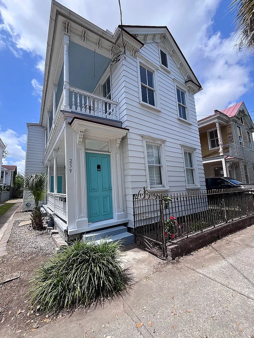 3 bed, 1228 sqft, $4,795 — Photo 1
