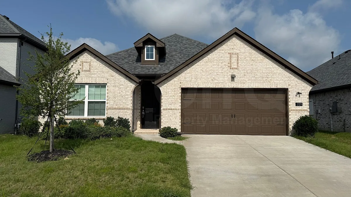 3 bed, 2.0 bath, 1799 sqft, $1,799 — Photo 1