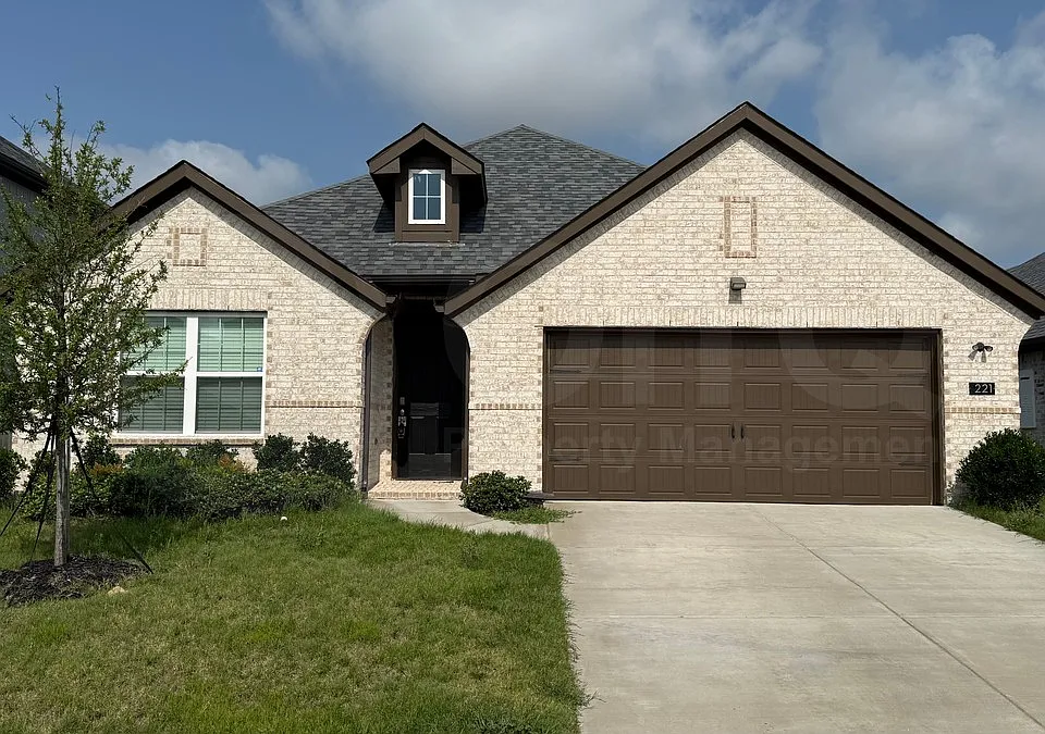 221 Santa Lucia Dr