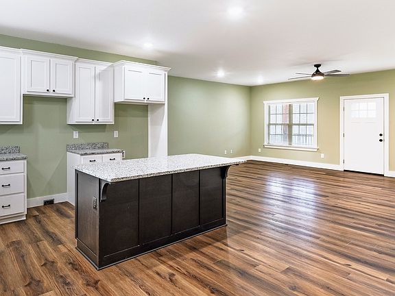 4th image of 1875 Rocky Hollow Rd