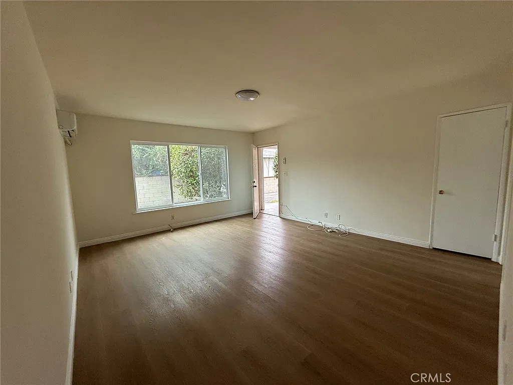 2 bed, 950 sqft, $2,600 — Photo 2